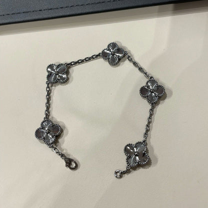 [Glimmer]クローバー 5モチーフ ブラック ブレスレット