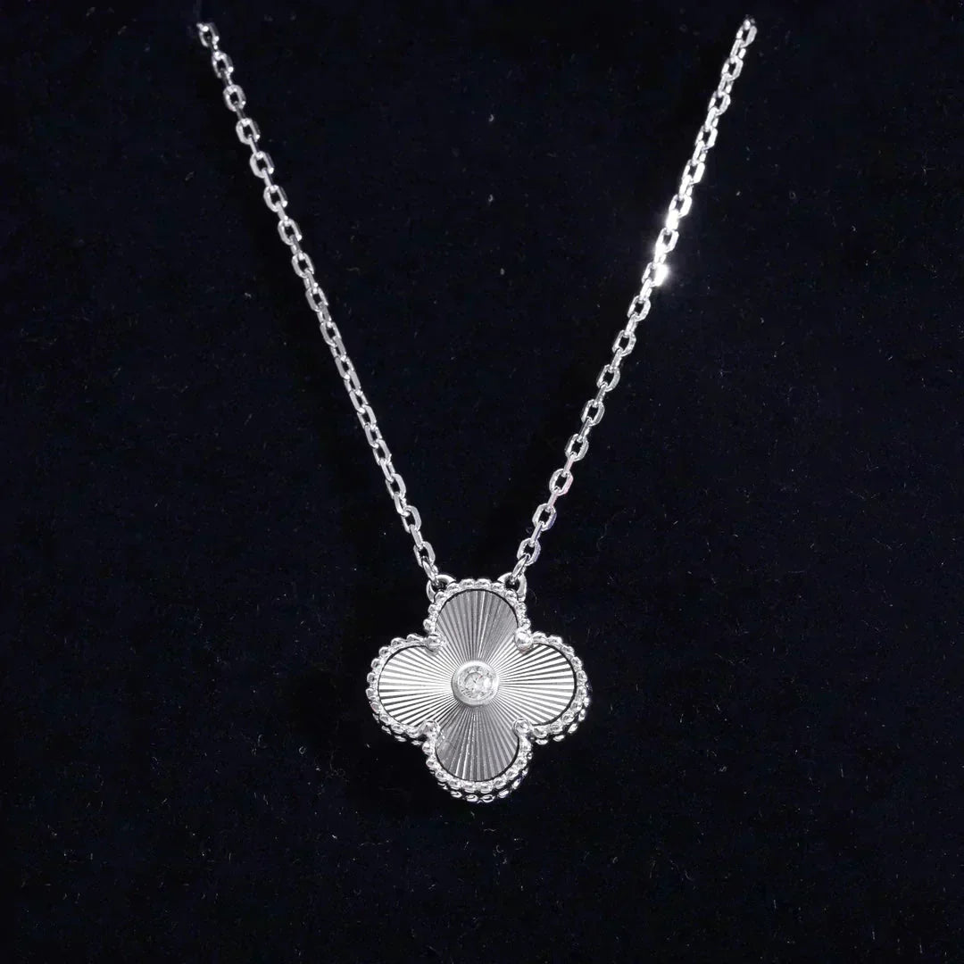 [Glimmer]CLOVER  15MM DIAMOND LASER NECKLACE SILVER
