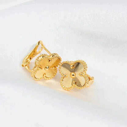 [Glimmer]CLOVER MEDIUM 1 MOTIFS LASER EARRINGS