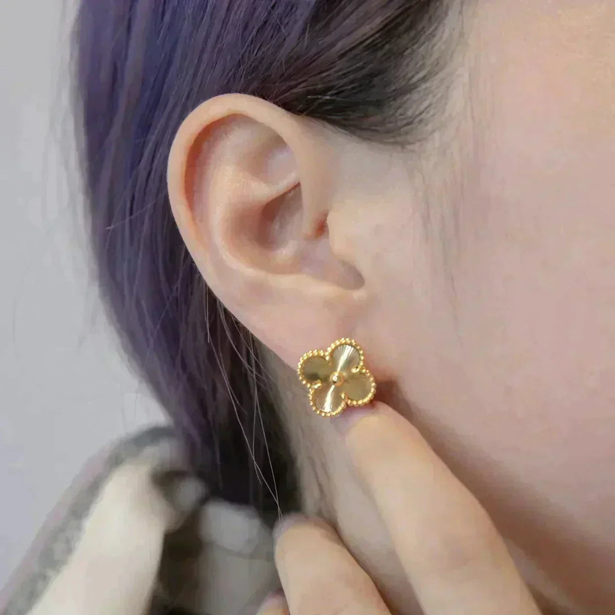[Glimmer]CLOVER MEDIUM 1 MOTIFS LASER EARRINGS