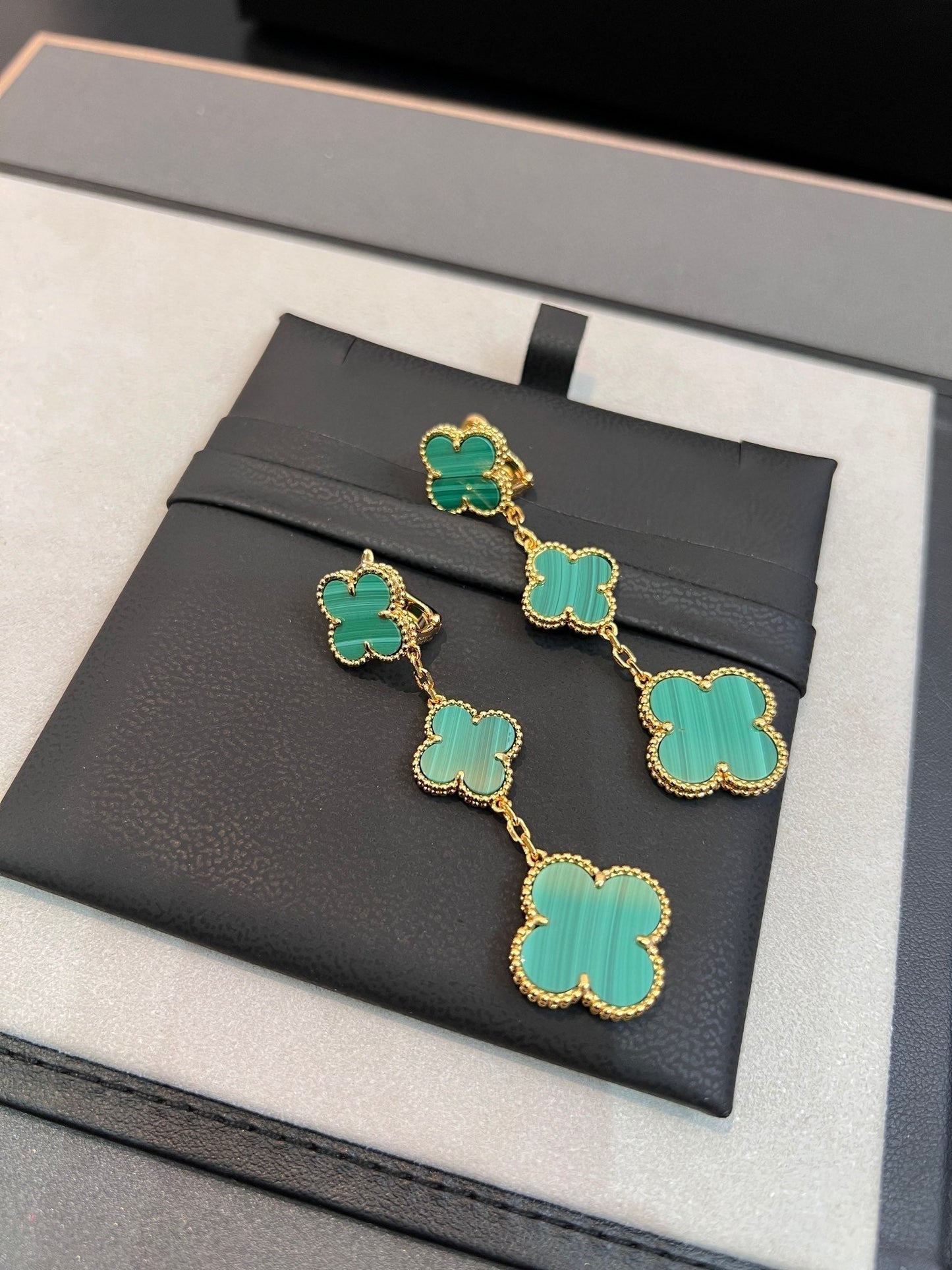 [Glimmer]CLOVER MALACHITE 3 MOTIFS GOLD