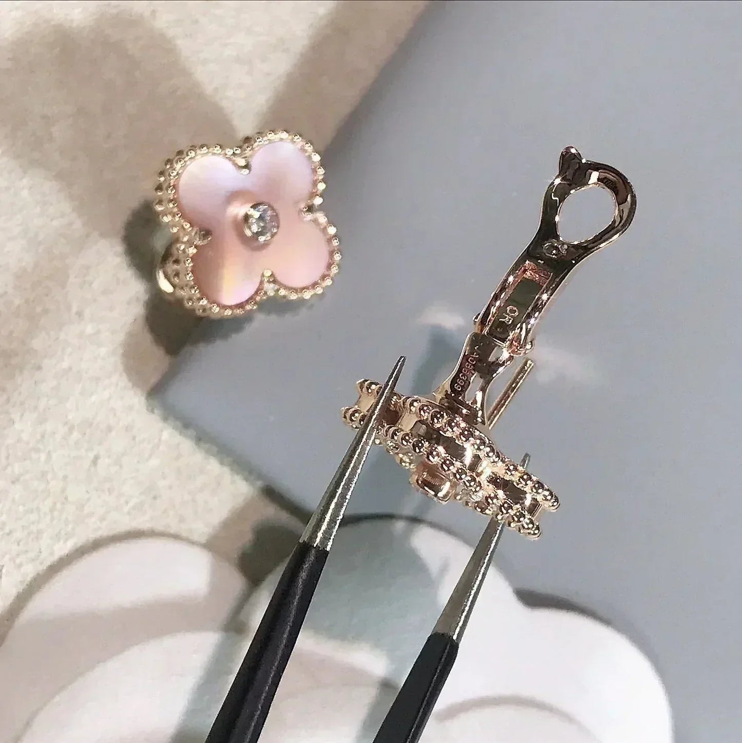 [Glimmer]CLOVER MEDIUM 1 MOTIFS  PINK MOP DIAMOND EARRINGS