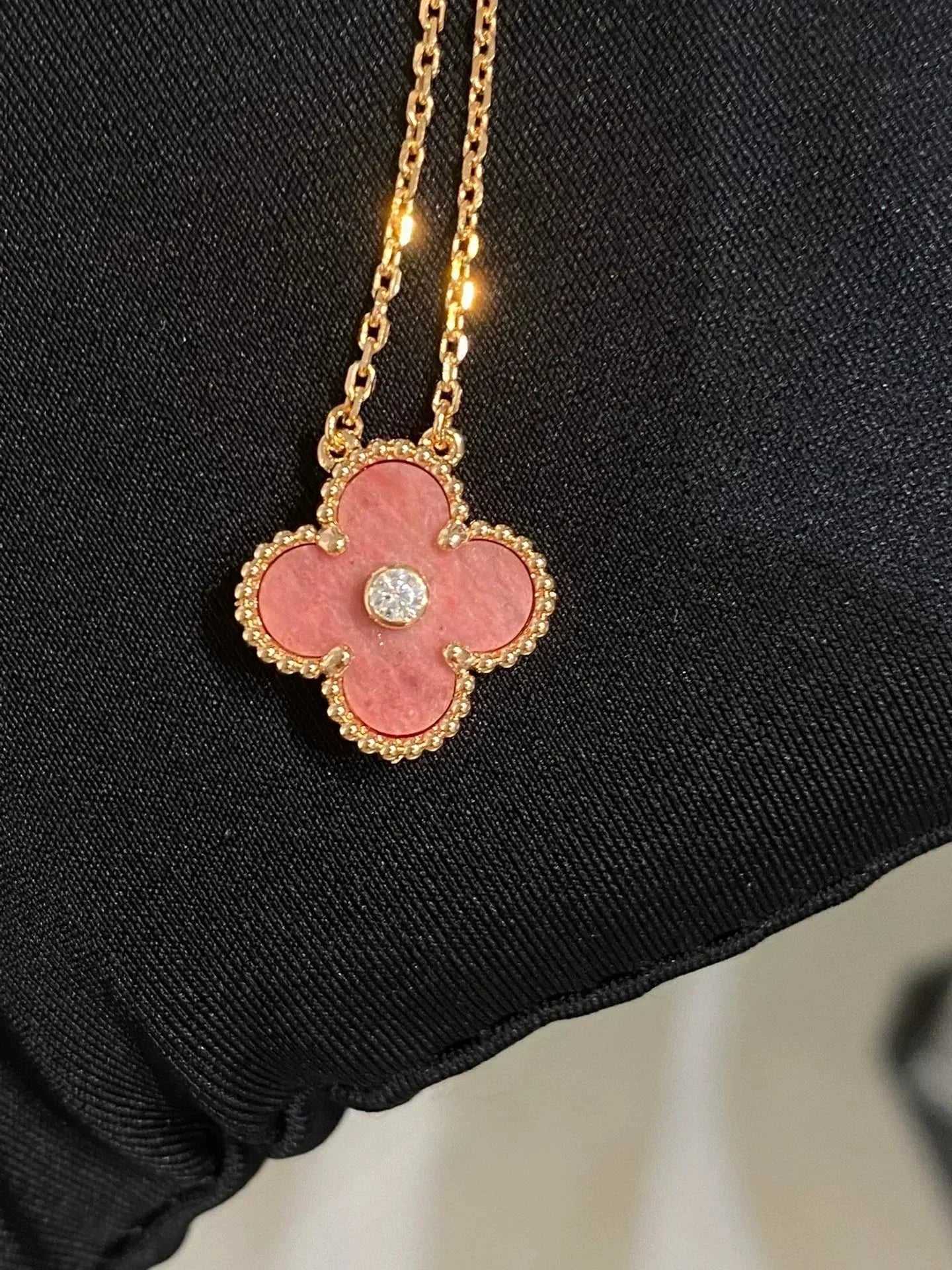 [Glimmer]CLOVER 15MM DIAMOND RHODONITE NECKLACE
