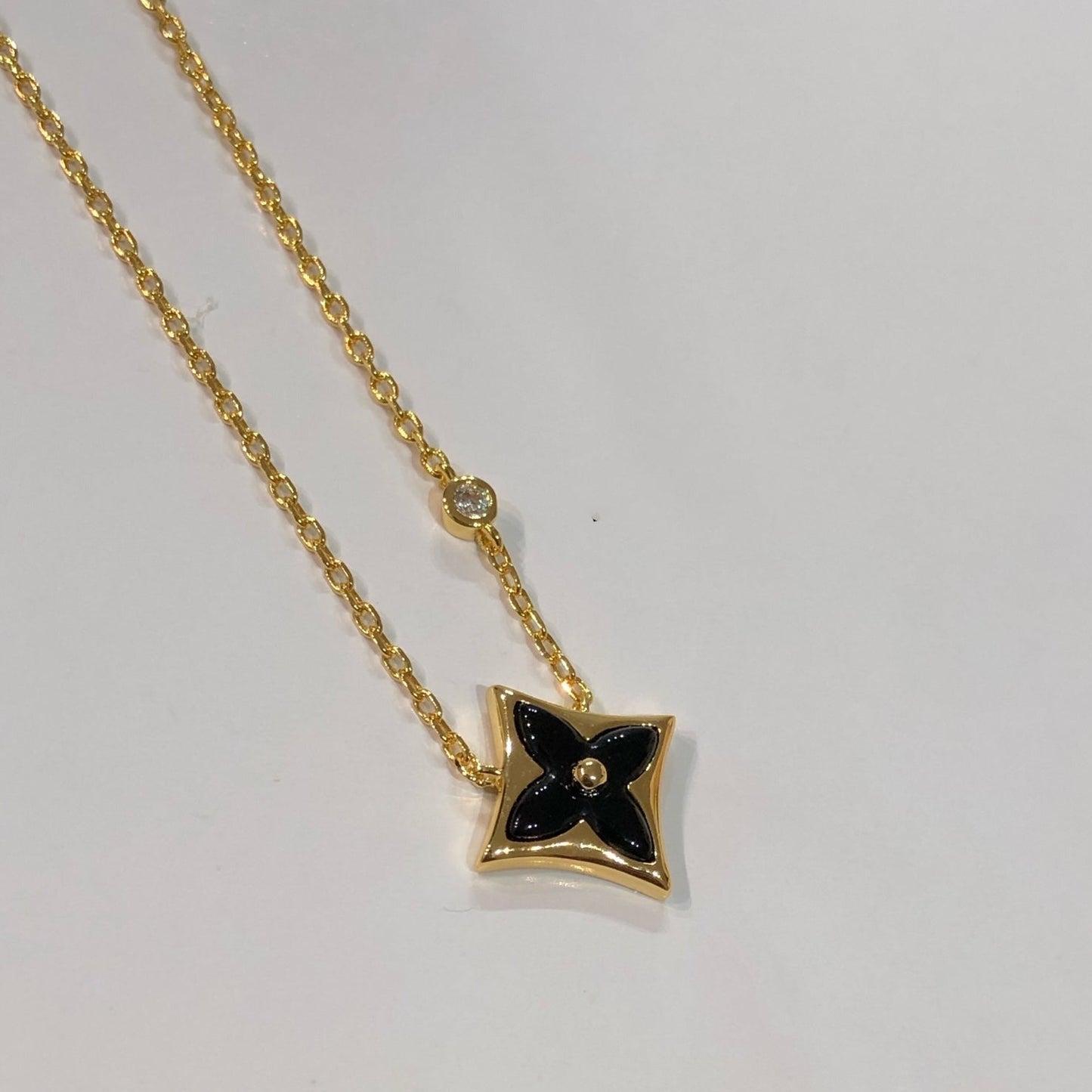 [Glimmer]STAR BLACK MOP NECKLACE
