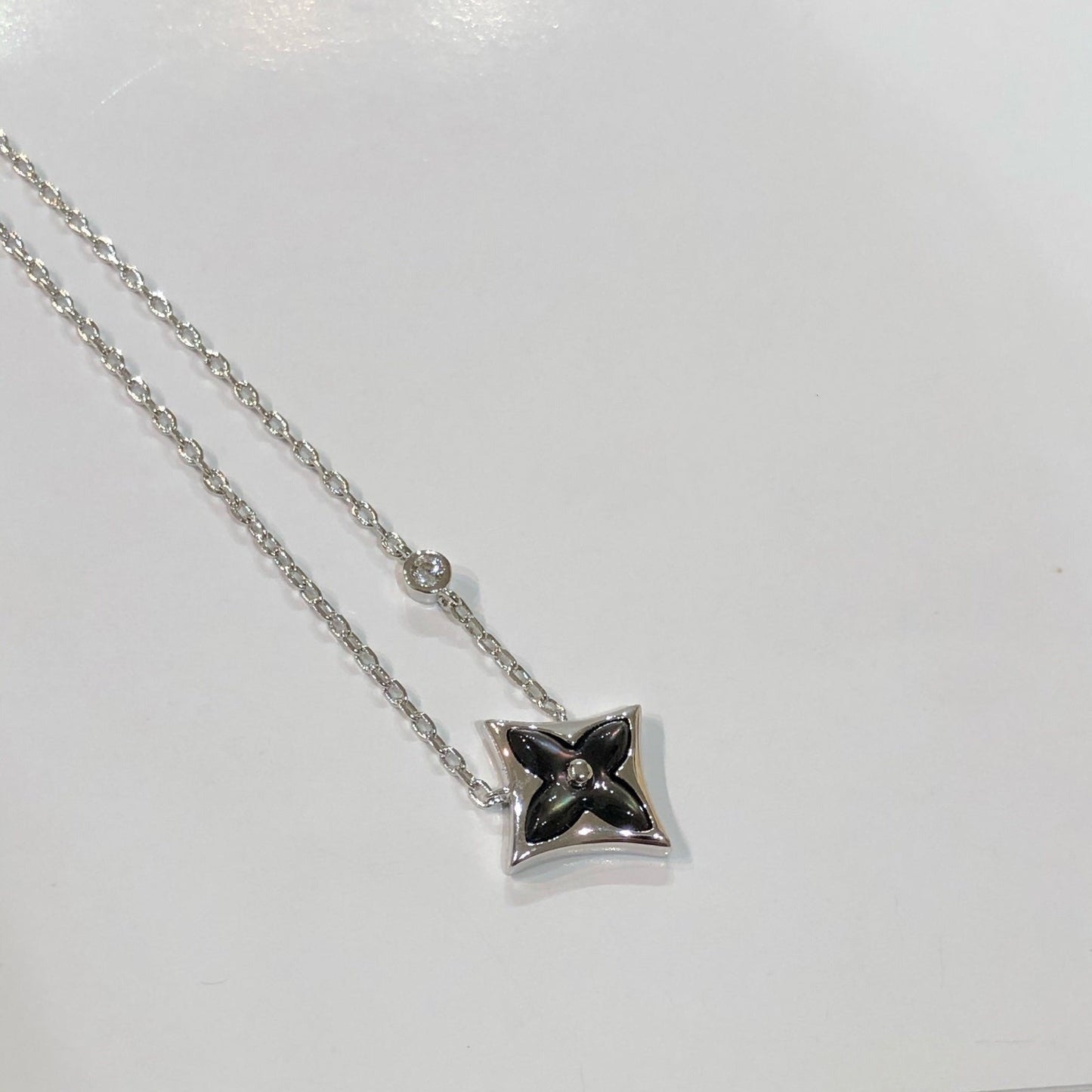 [Glimmer]STAR BLACK MOP NECKLACE