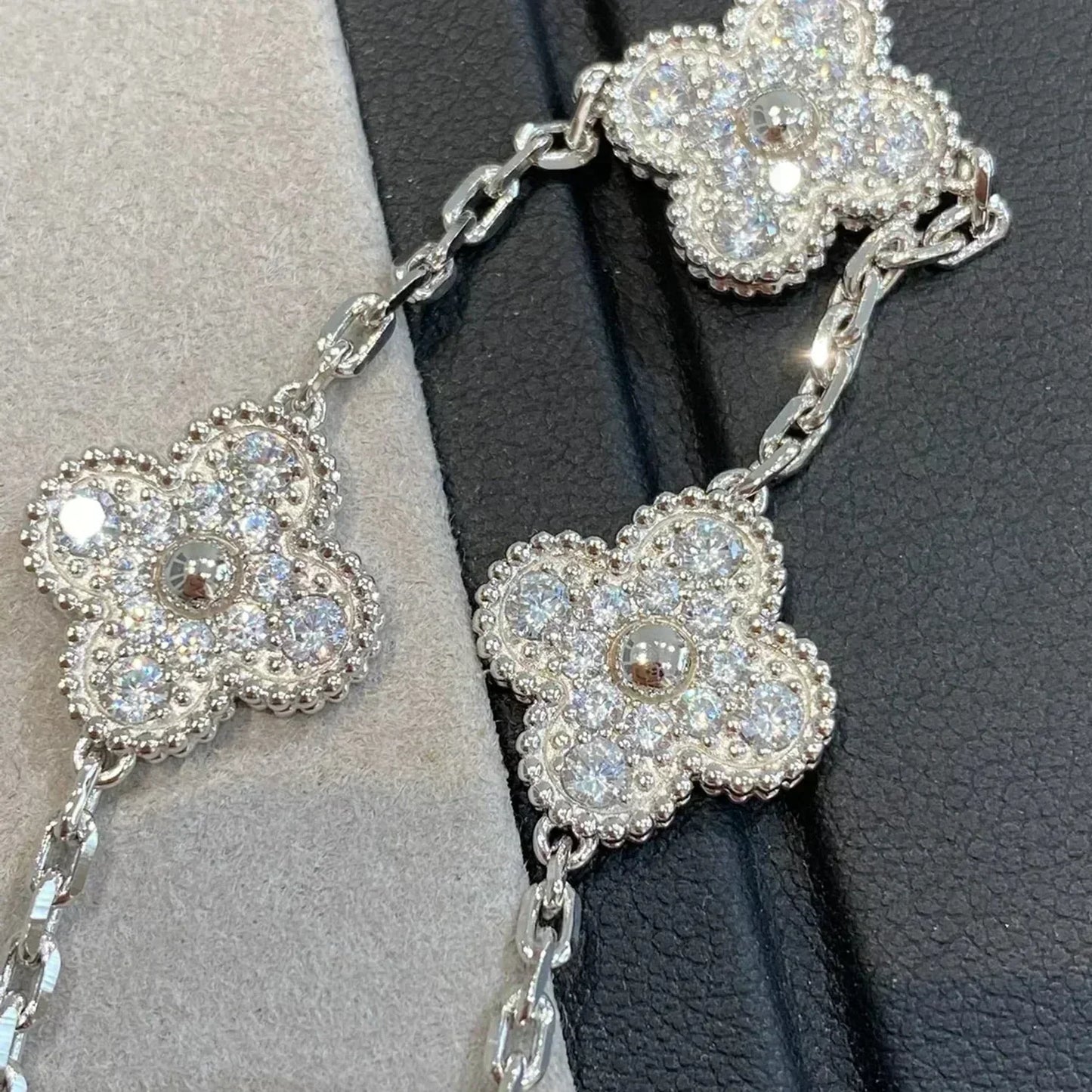 [Glimmer] CLOVER 5 MOTIF FULL DIAMOND BRACELET COLLECTION