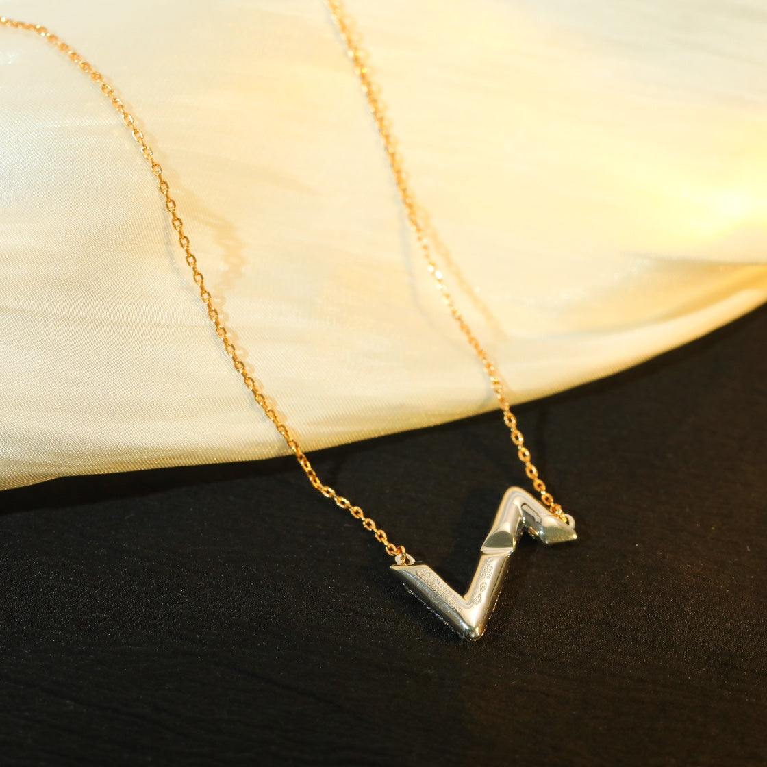 [Glimmer]VOLT SILVER DIAMOND PEDANT NECKLACE