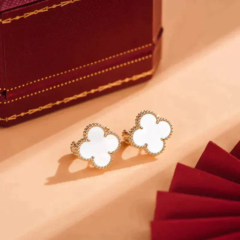 [Glimmer]CLOVER MEDIUM 1 MOTIFS  WHITE MOP STUD EARRINGS
