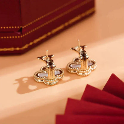 [Glimmer]CLOVER MEDIUM 1 MOTIFS  WHITE MOP STUD EARRINGS