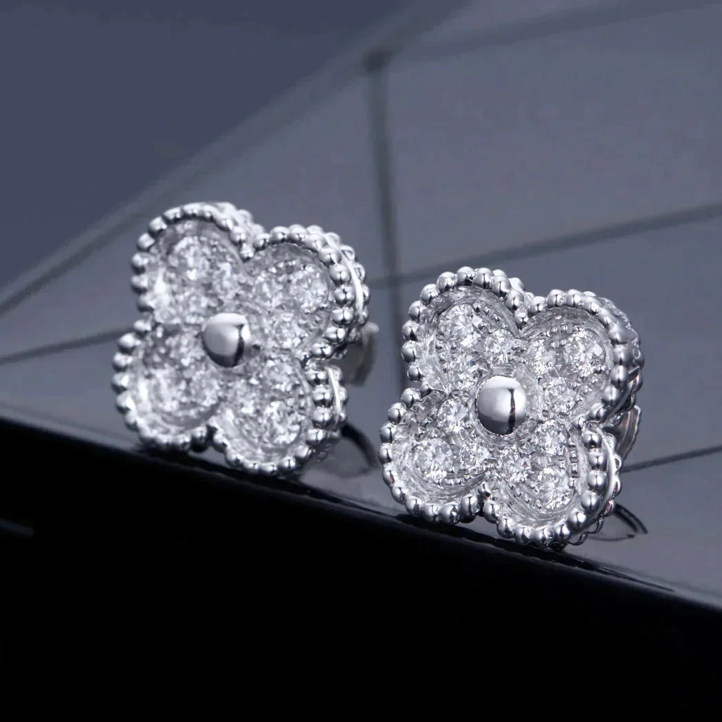 [Glimmer]CLOVER 1 MOTIFS DIAMOND STUD EARRINGS SILVER