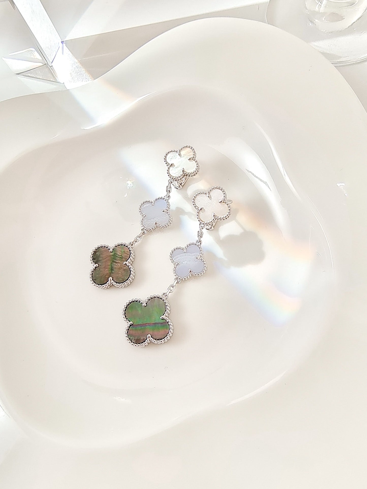 [Glimmer]CLOVER 3 MOTIFS CHALCEDONY DARK MOP SILVER EARRINGS