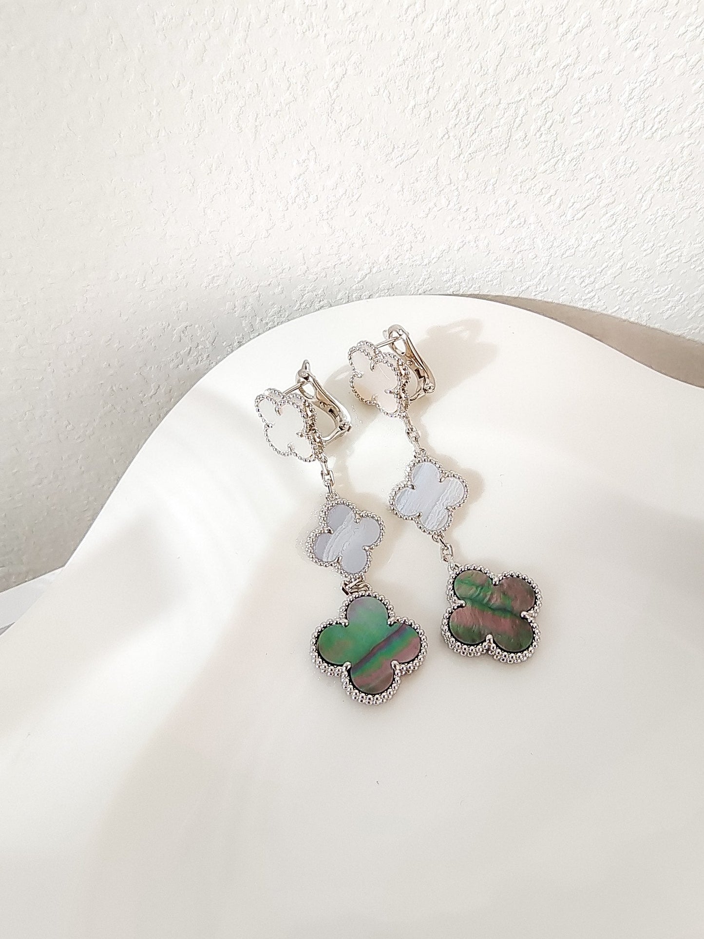 [Glimmer]CLOVER 3 MOTIFS CHALCEDONY DARK MOP SILVER EARRINGS