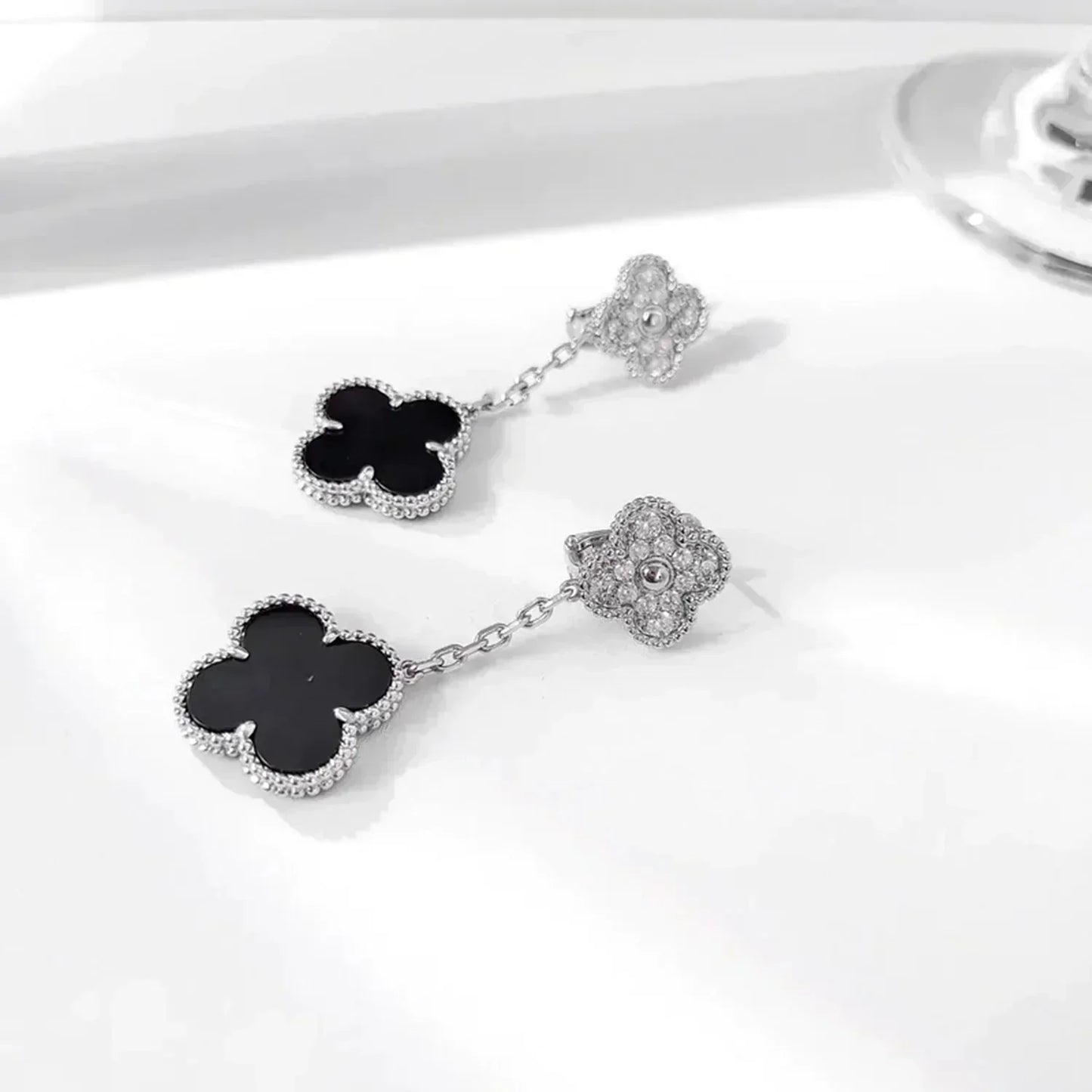 [Glimmer]CLOVER 2 MOTIFS  DIAMOND ONYX EARRINGS SILVER