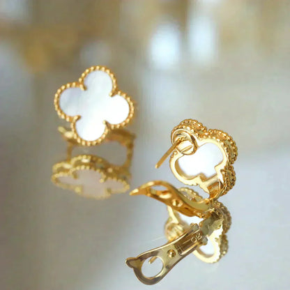[Glimmer]CLOVER MEDIUM 1 MOTIFS  WHITE MOP STUD EARRINGS