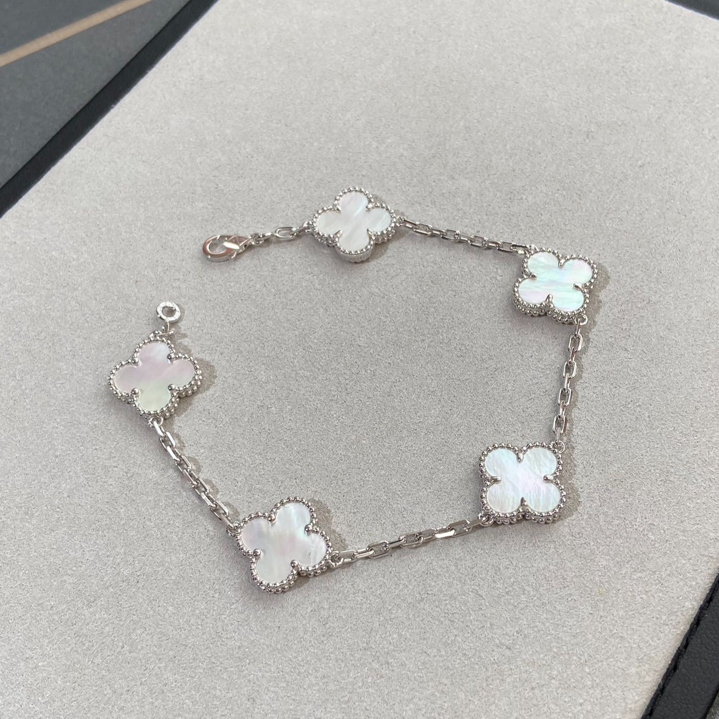 [Glimmer]CLOVER WHITE PEARL MOP 5 MOTIF BRACELET COLLECTION