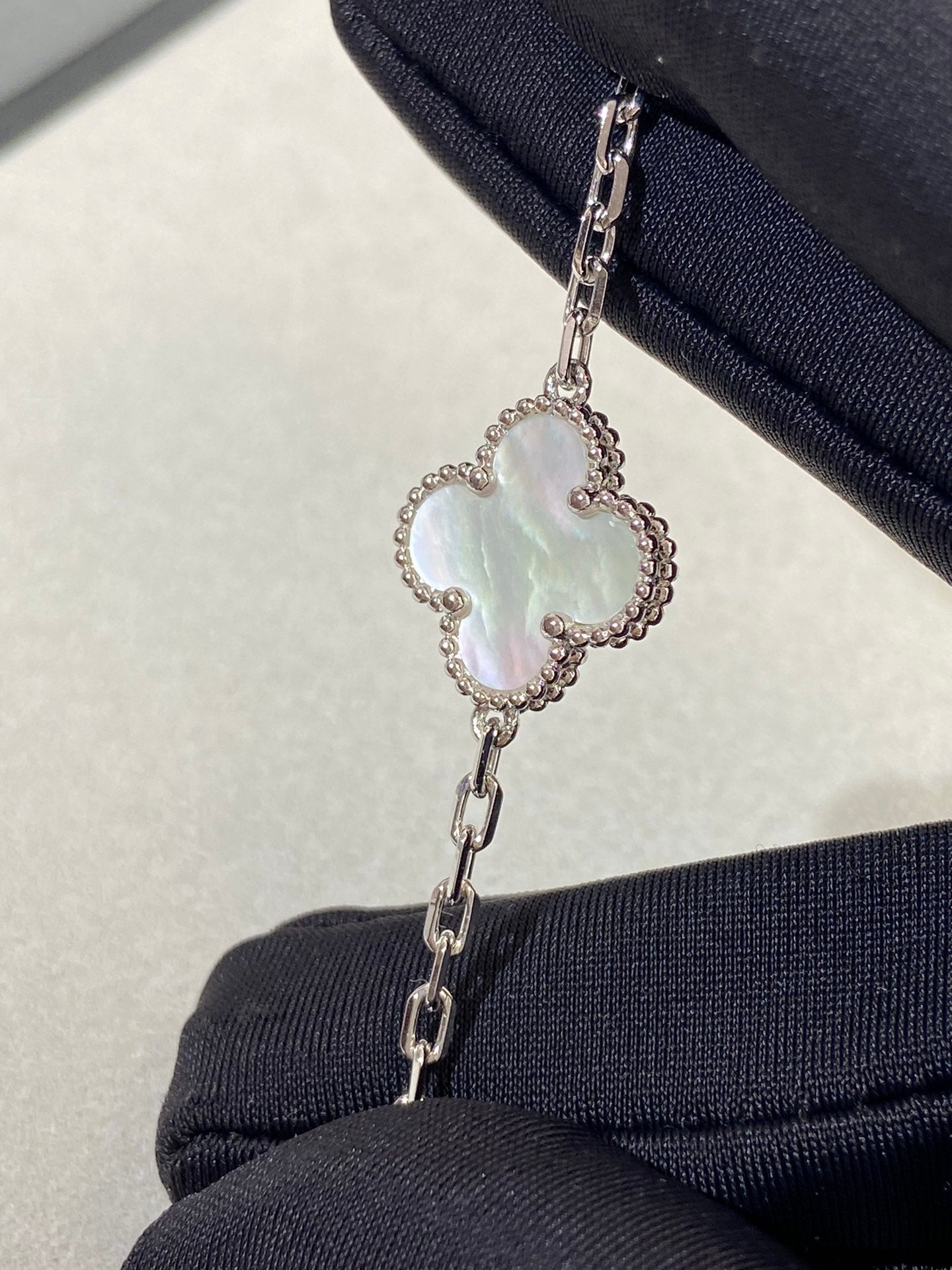 [Glimmer]CLOVER WHITE PEARL MOP 5 MOTIF BRACELET COLLECTION