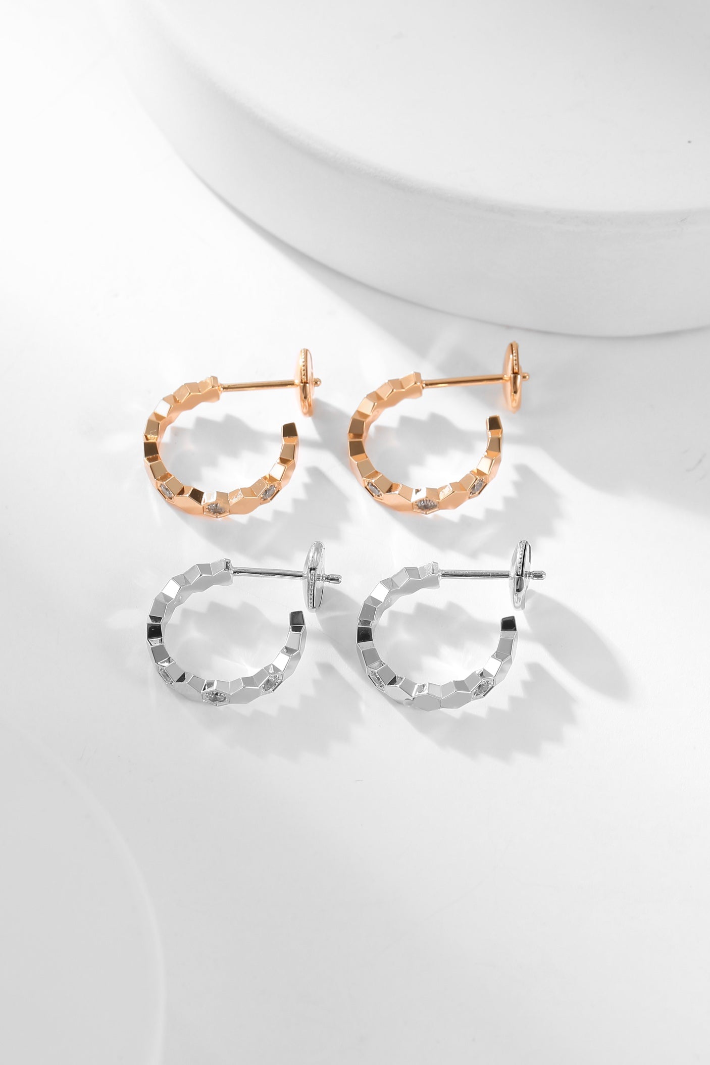 [Glimmer]BEE LOVE DIAMOND HOOP EARRINGS