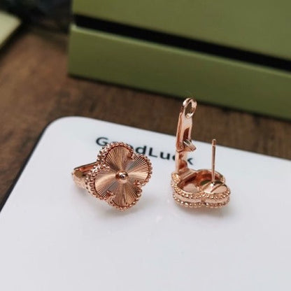 [Glimmer] CLOVER MEDIUM STUD EARRINGS