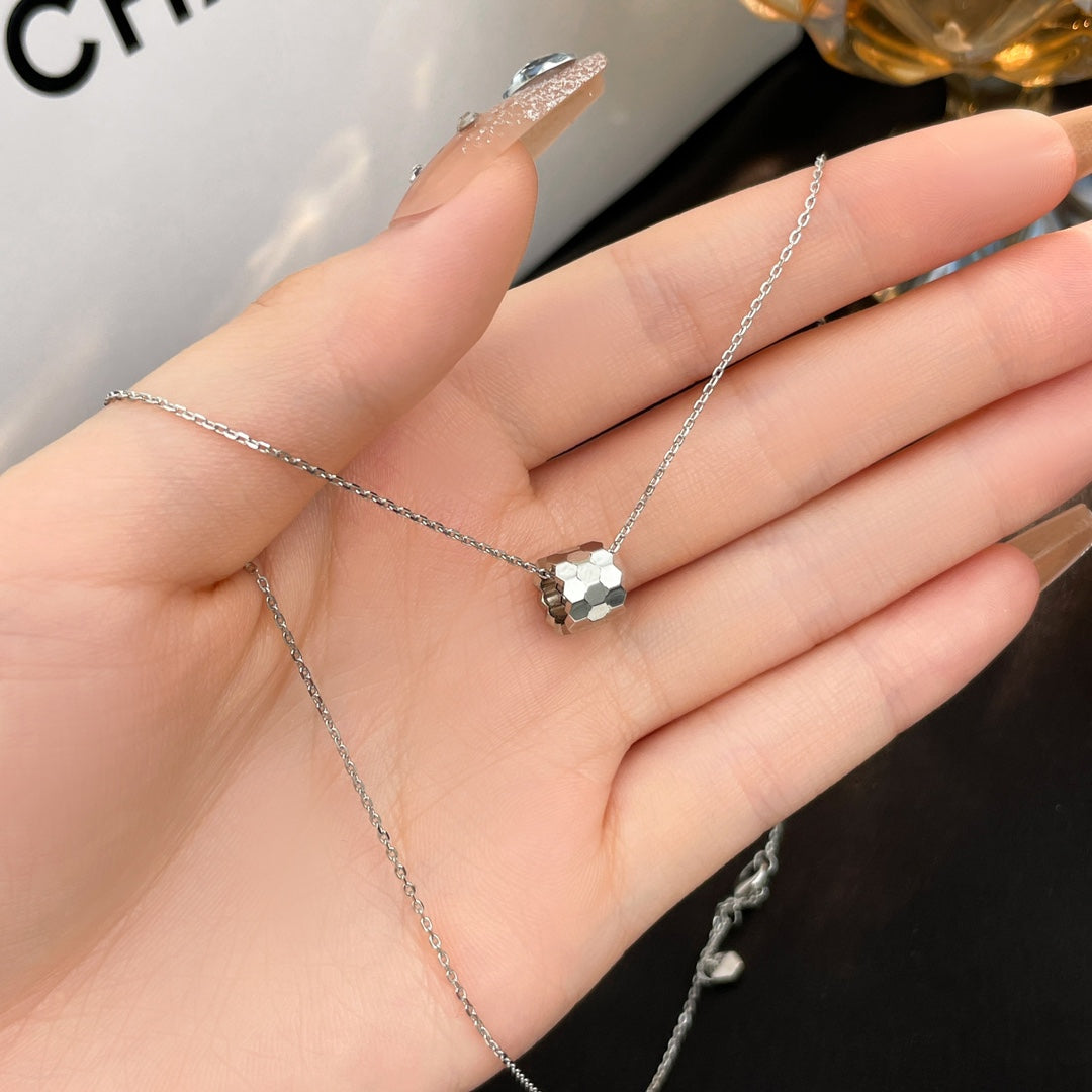 [Glimmer]BEE MINI NECKLACE