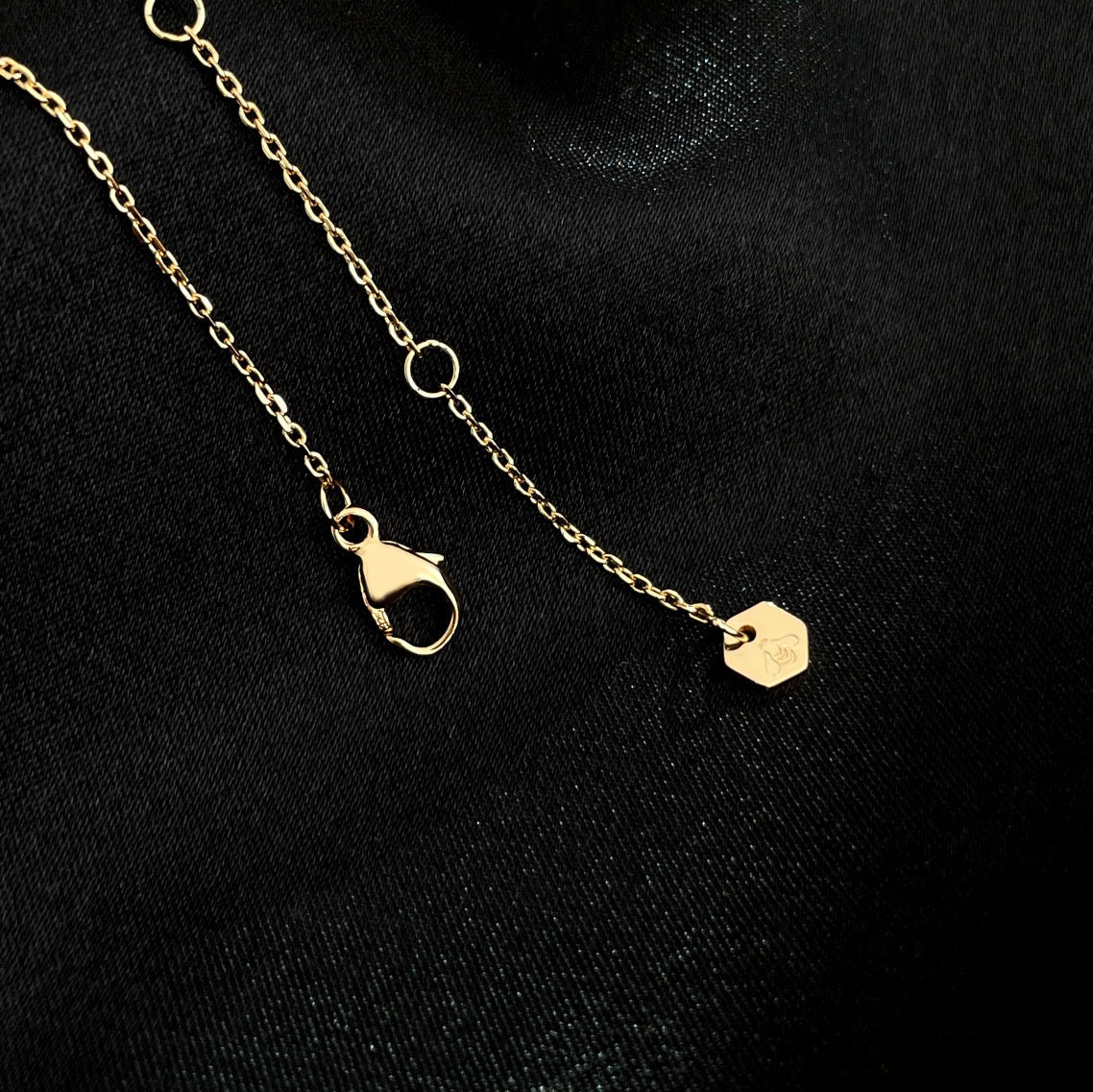 [Glimmer]BEE MINI NECKLACE
