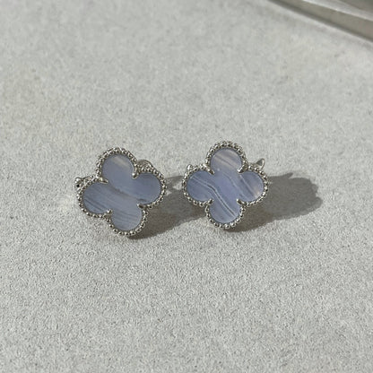 [グリマー]クローバーカルセドニーシルバースタッドピアス