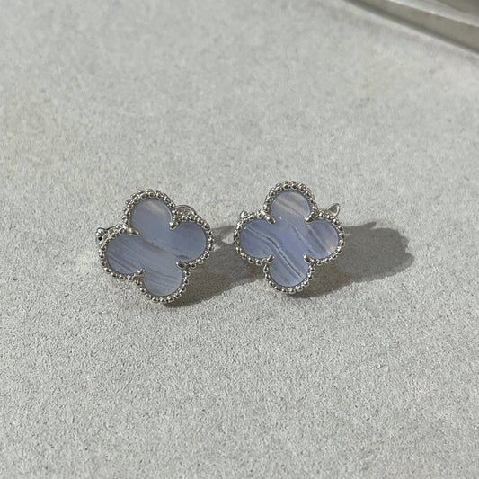 [Glimmer]CLOVER CHALCEDONY SILVER STUD EARRINGS