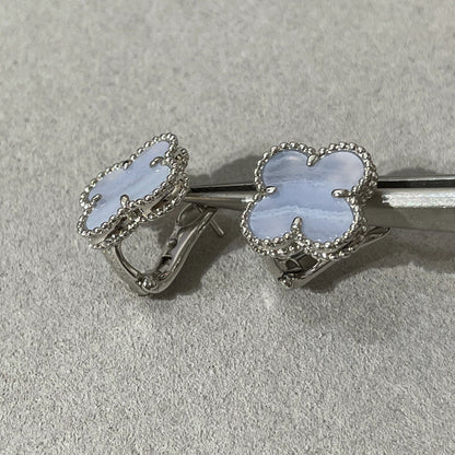 [グリマー]クローバーカルセドニーシルバースタッドピアス