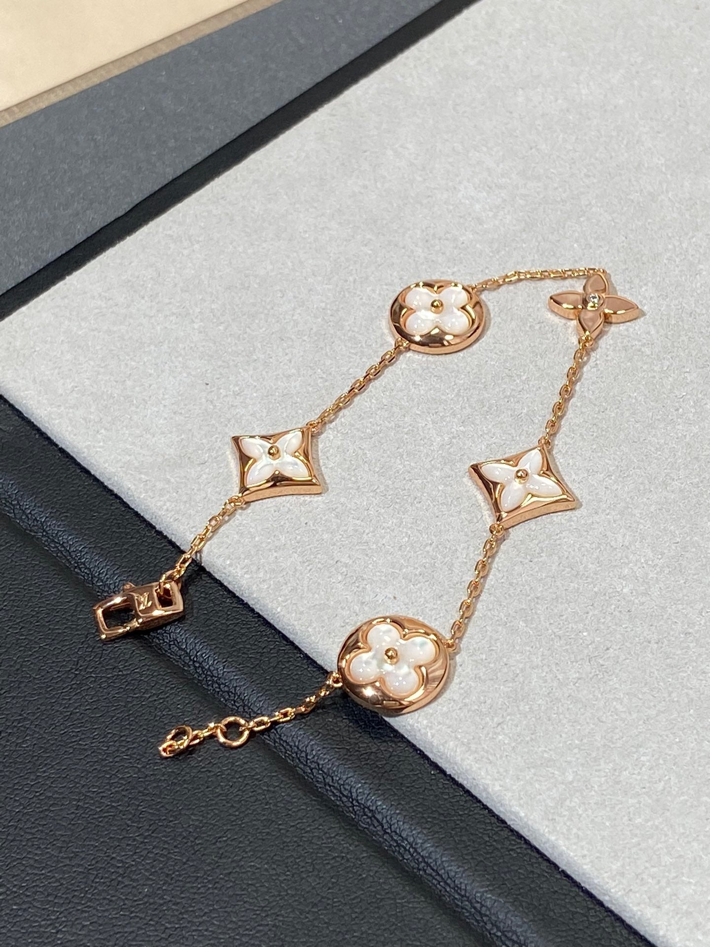 [Glimmer]STAR AND SUN 5 MOTIF MOP PINK GOLD BRACELET