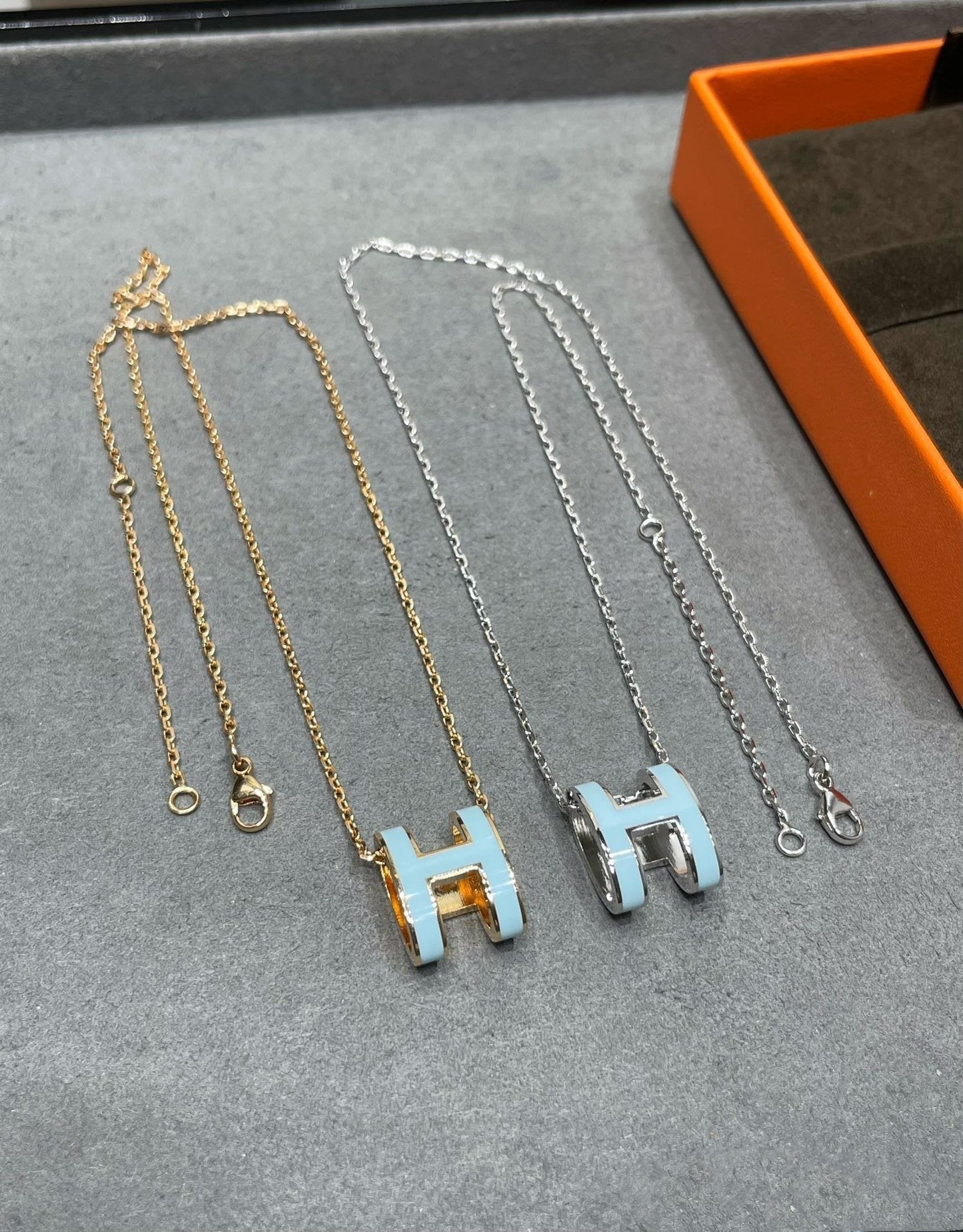 [Glimmer]POP H SKY BLUE NECKLACE