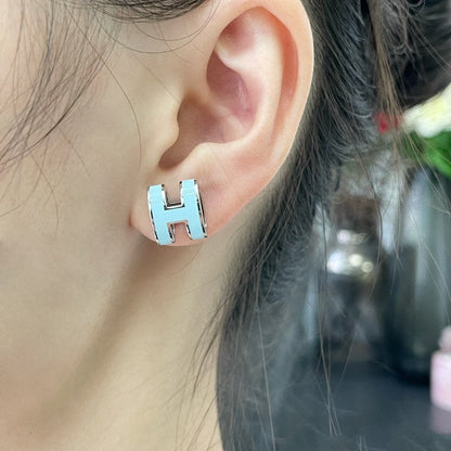 [Glimmer]ポップ H スカイブルースタッドピアス