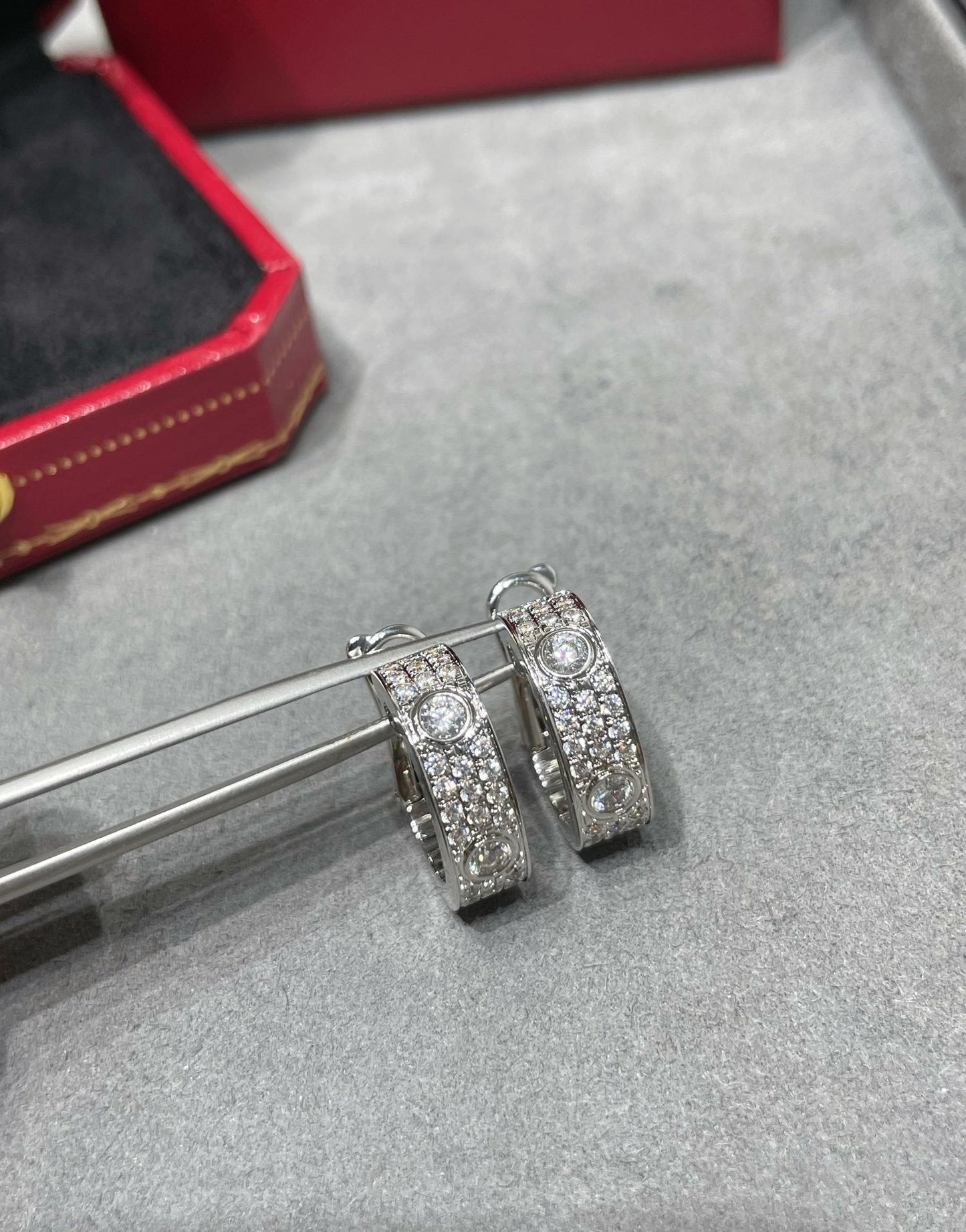 [Glimmer]LOVE 5.5MM DIAMOND PAVED EARRINGS