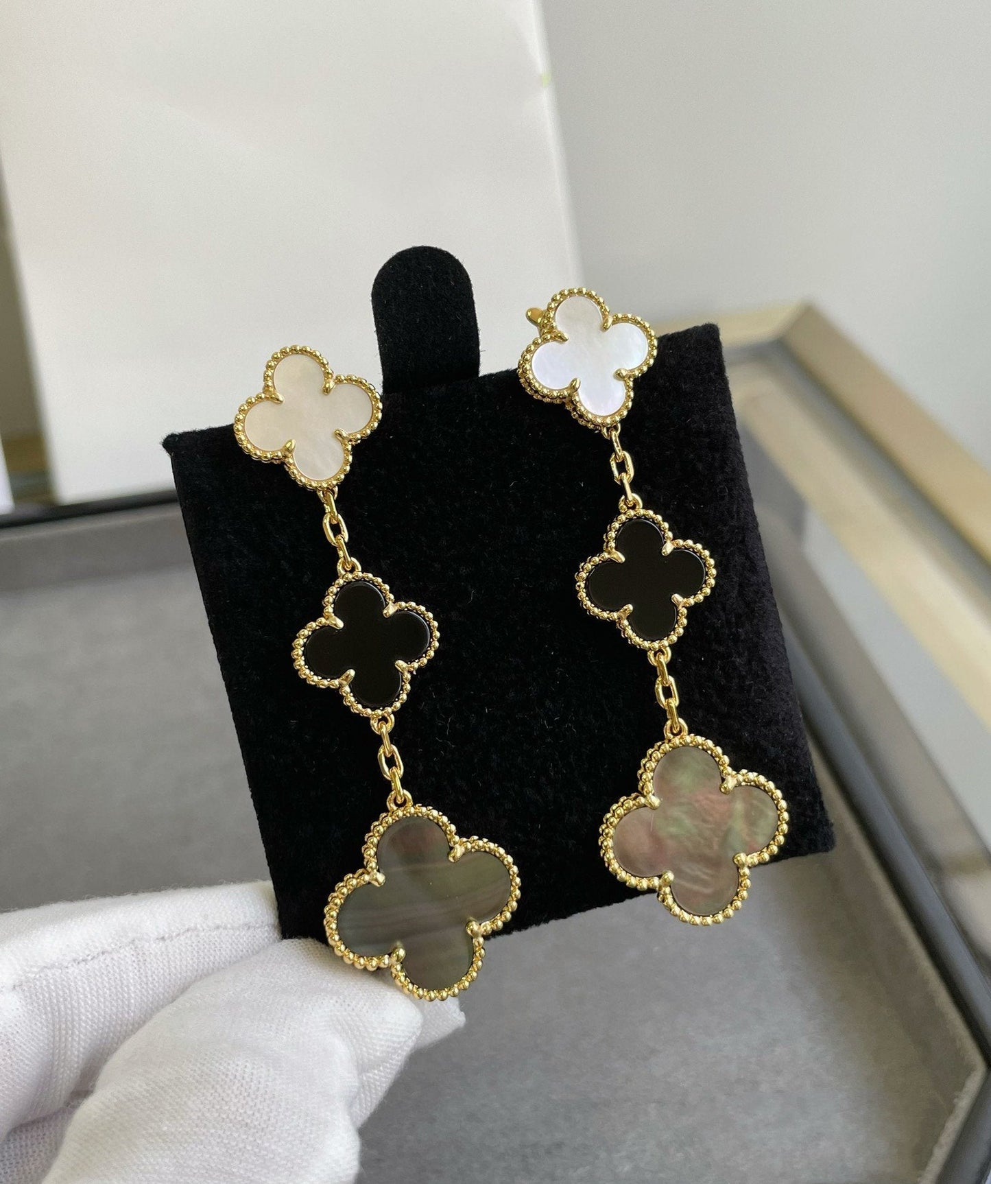 [Glimmer]CLOVER 3 MOTIF MOP ONYX DARK MOP PINK GOLD EARRINGS