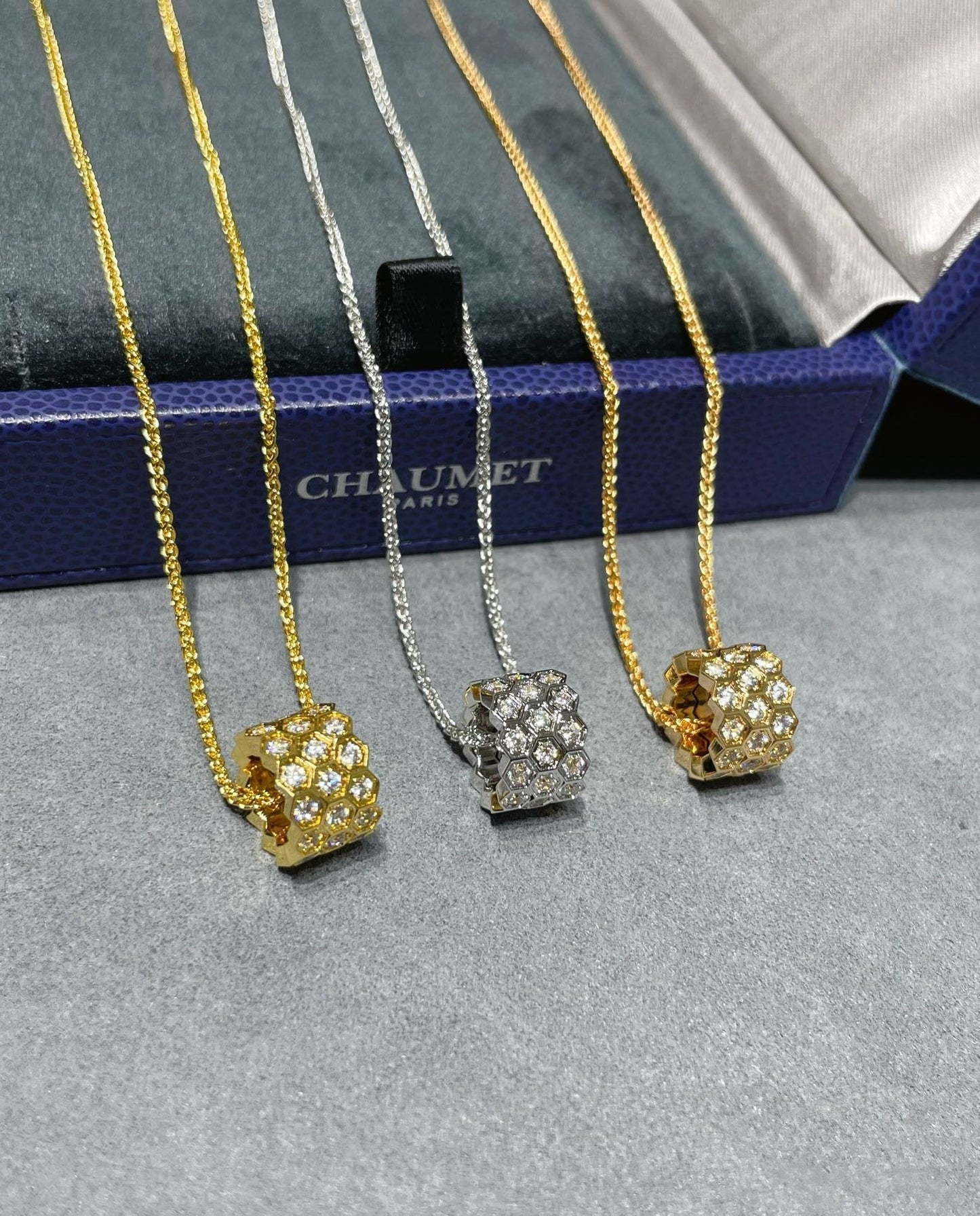 [Glimmer]BEE LOVE DIAMOND PAVED 3 ROW NECKLACE