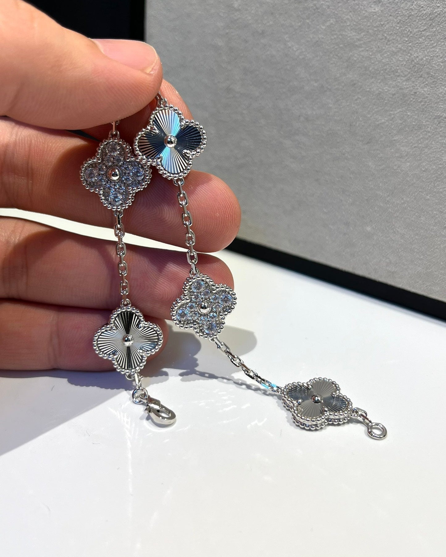 [Glimmer] CLOVER 5 MOTIF LASER BRACELET COLLECTION