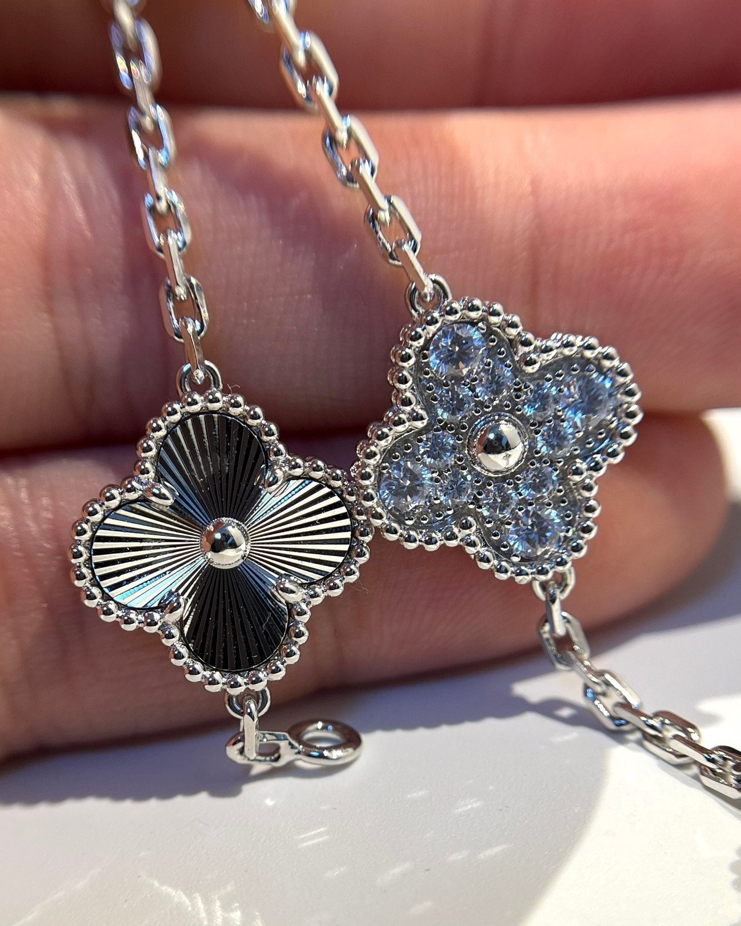 [Glimmer] CLOVER 5 MOTIF LASER BRACELET COLLECTION