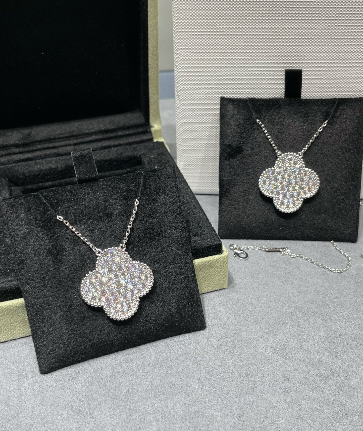 [Glimmer]クローバー 25MM ラージペンダント ダイヤモンドパヴェ シルバーネックレス
