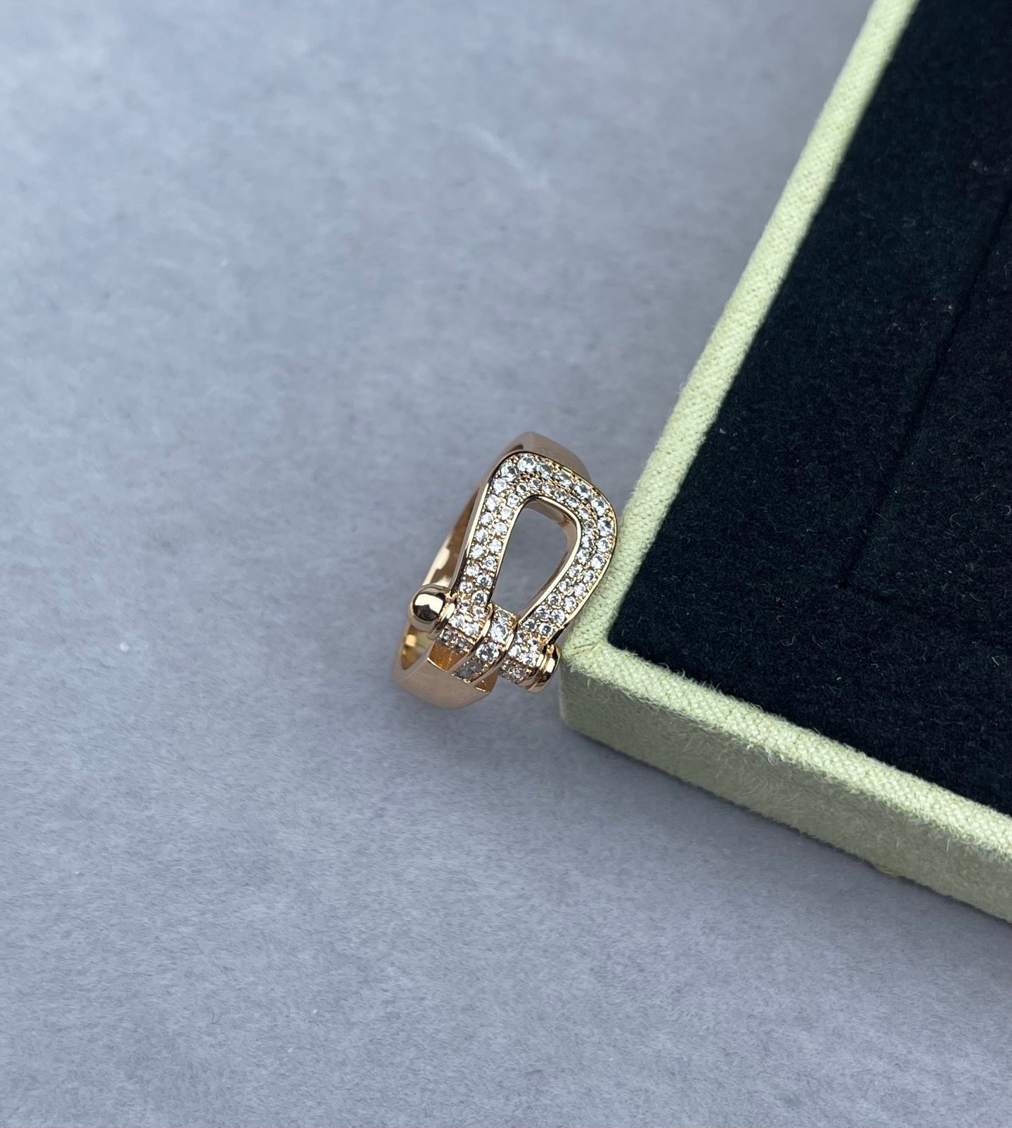 [Glimmer]Wide Hoof-Shaped Diamond-Studded Ring