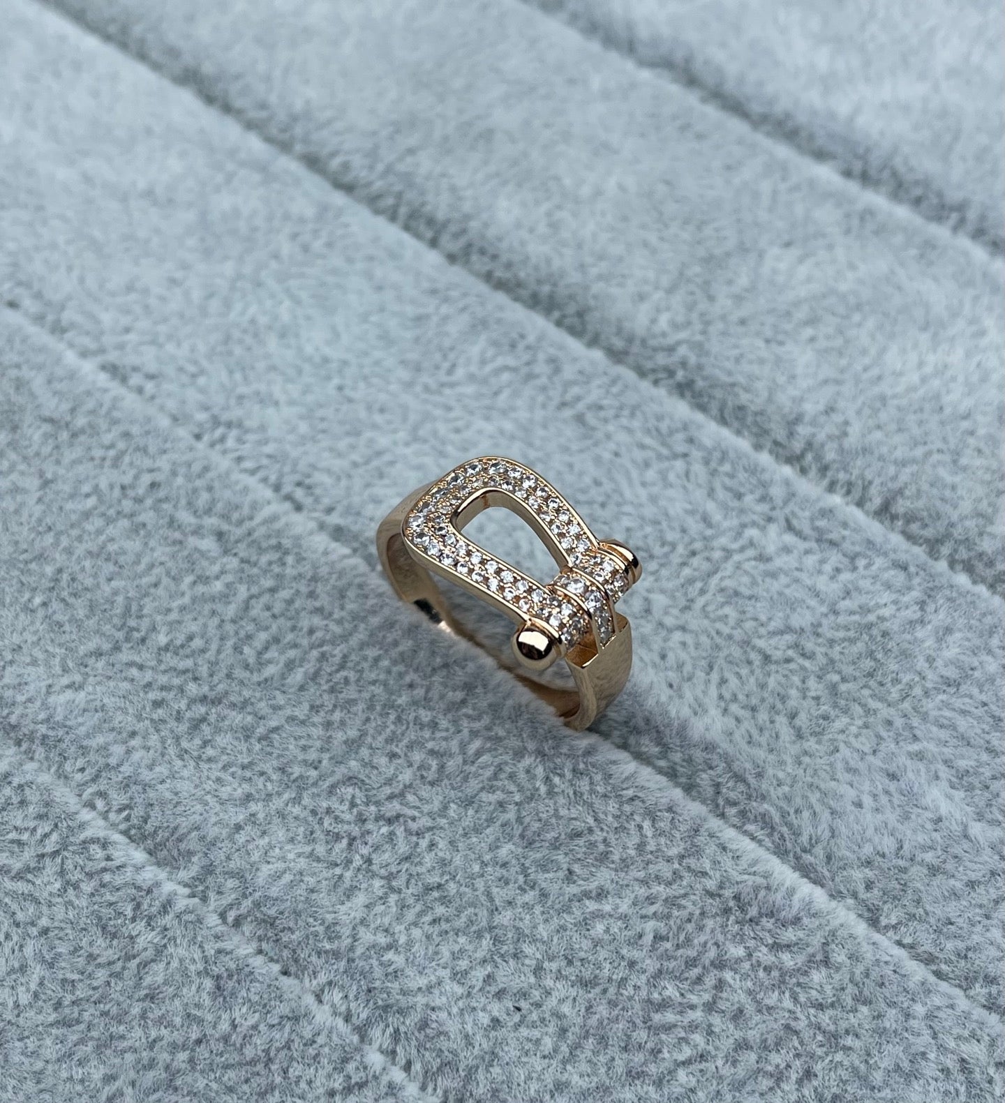 [Glimmer]Wide Hoof-Shaped Diamond-Studded Ring
