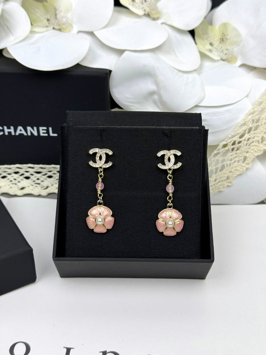 [Glimmer]26C Pink Camellia Enamel Pendant with Double C Earrings