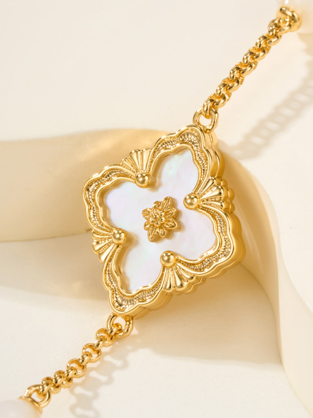 [Glimmer]B.C.L ENAMELED Three-Flower Bracelet£¨Trumpet)