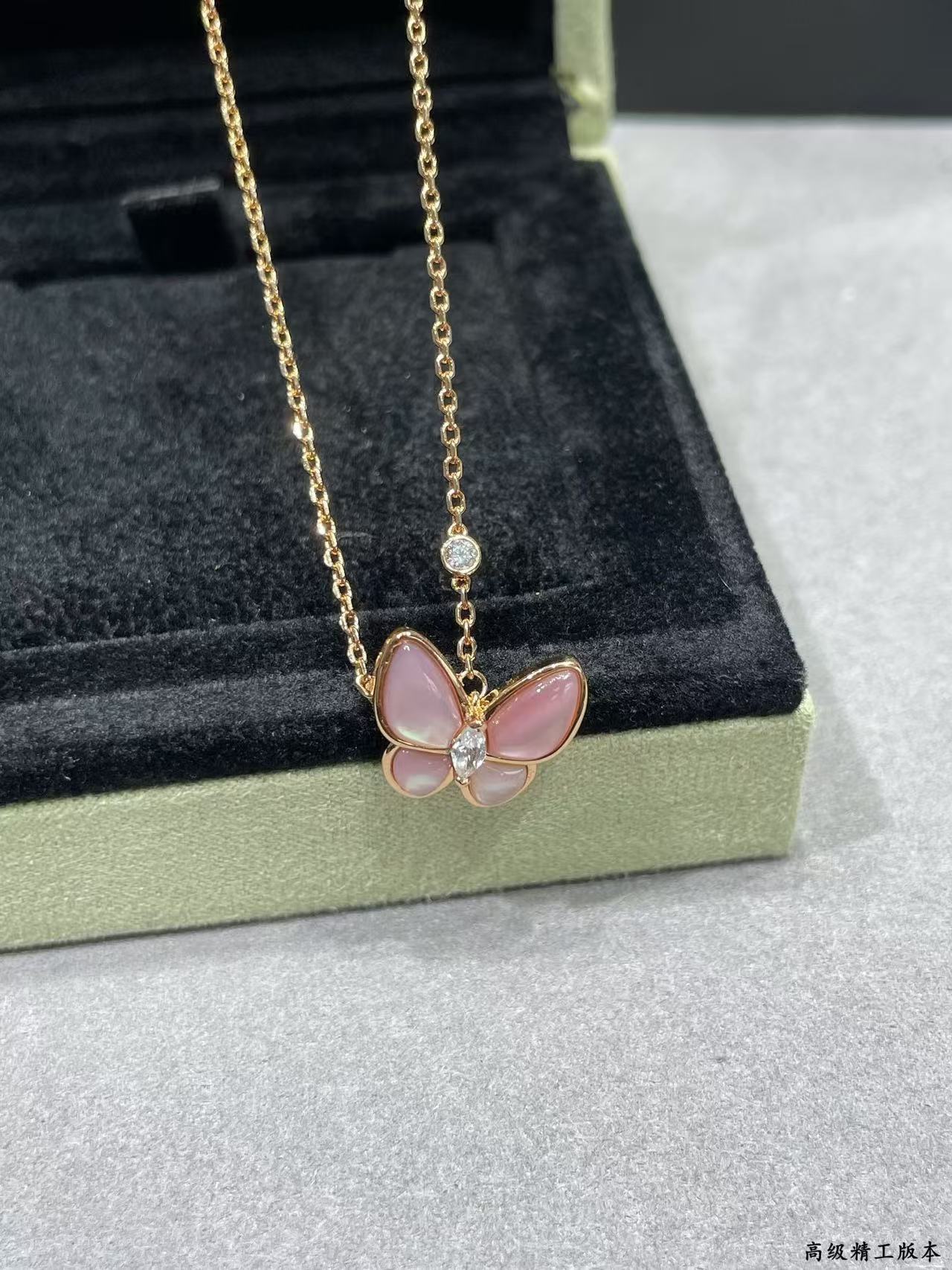 [Glimmer]BUTTERFLY PINK MOTHER-OF-PEARL DIAMOND NECKLACE