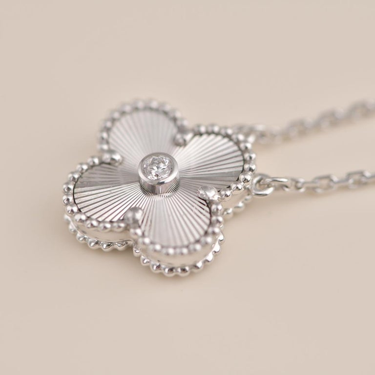 [Glimmer]CLOVER  15MM DIAMOND LASER NECKLACE SILVER