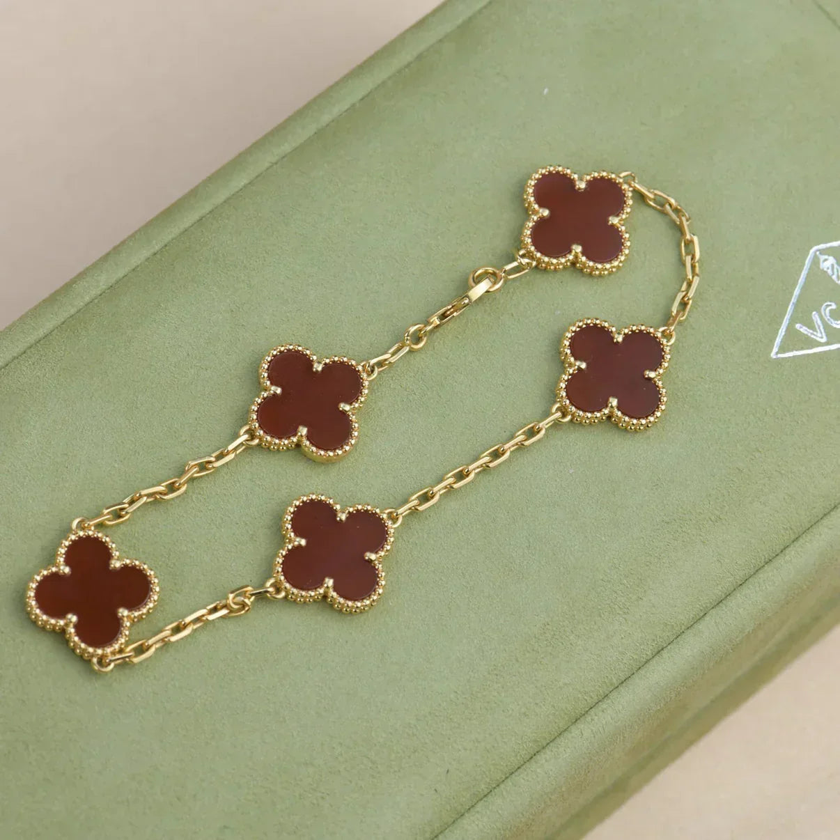 [Glimmer] CLOVER 5 MOTIF RED CORNELIAN BRACELET COLLECTION