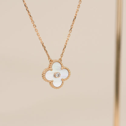 [Glimmer]CLOVER 15MM DIAMOND WHITE FRITILLARIA NECKLACE