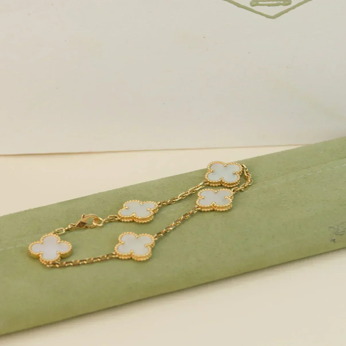 [Glimmer]CLOVER WHITE PEARL MOP 5 MOTIF BRACELET COLLECTION