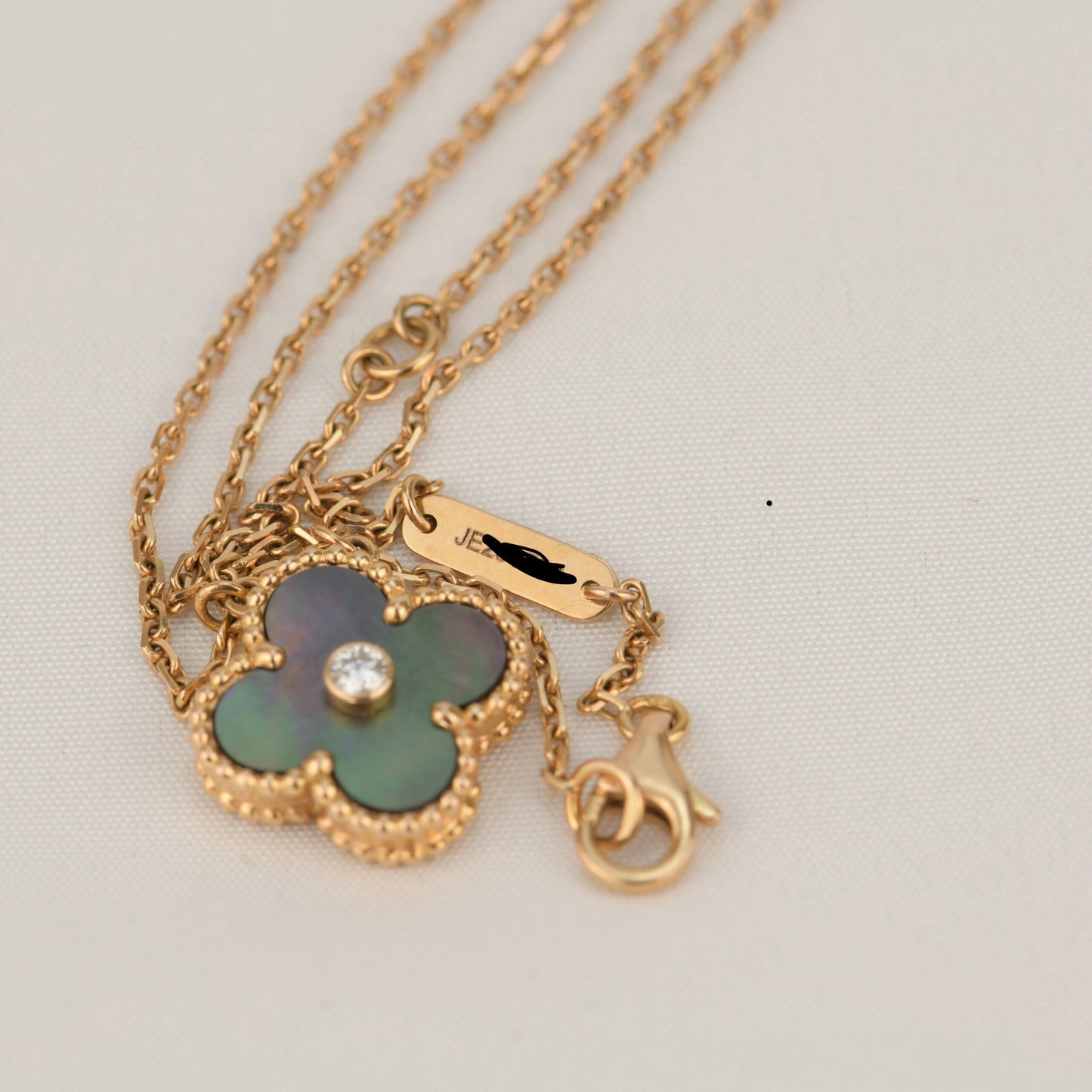 [Glimmer]CLOVER 15MM DIAMOND AND MOTHER-OF-GREY NECKLACE