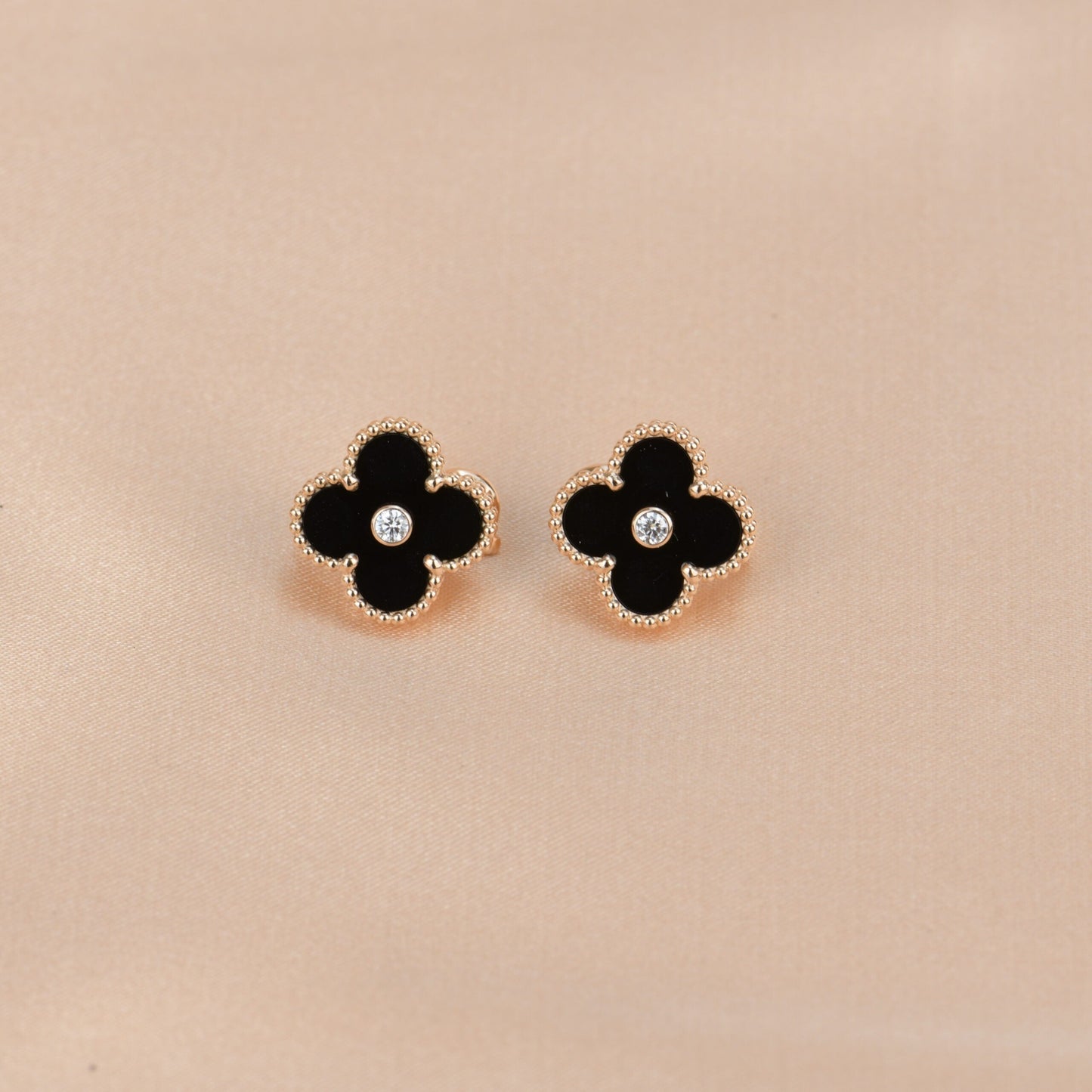 [グリマー] クローバー ミディアム 1 モチーフ オニキス ダイヤモンド ピアス