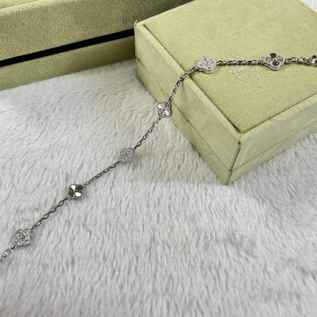 [Glimmer]CLOVER 6 MOTIF DIAMOND LASER BRACELET-w