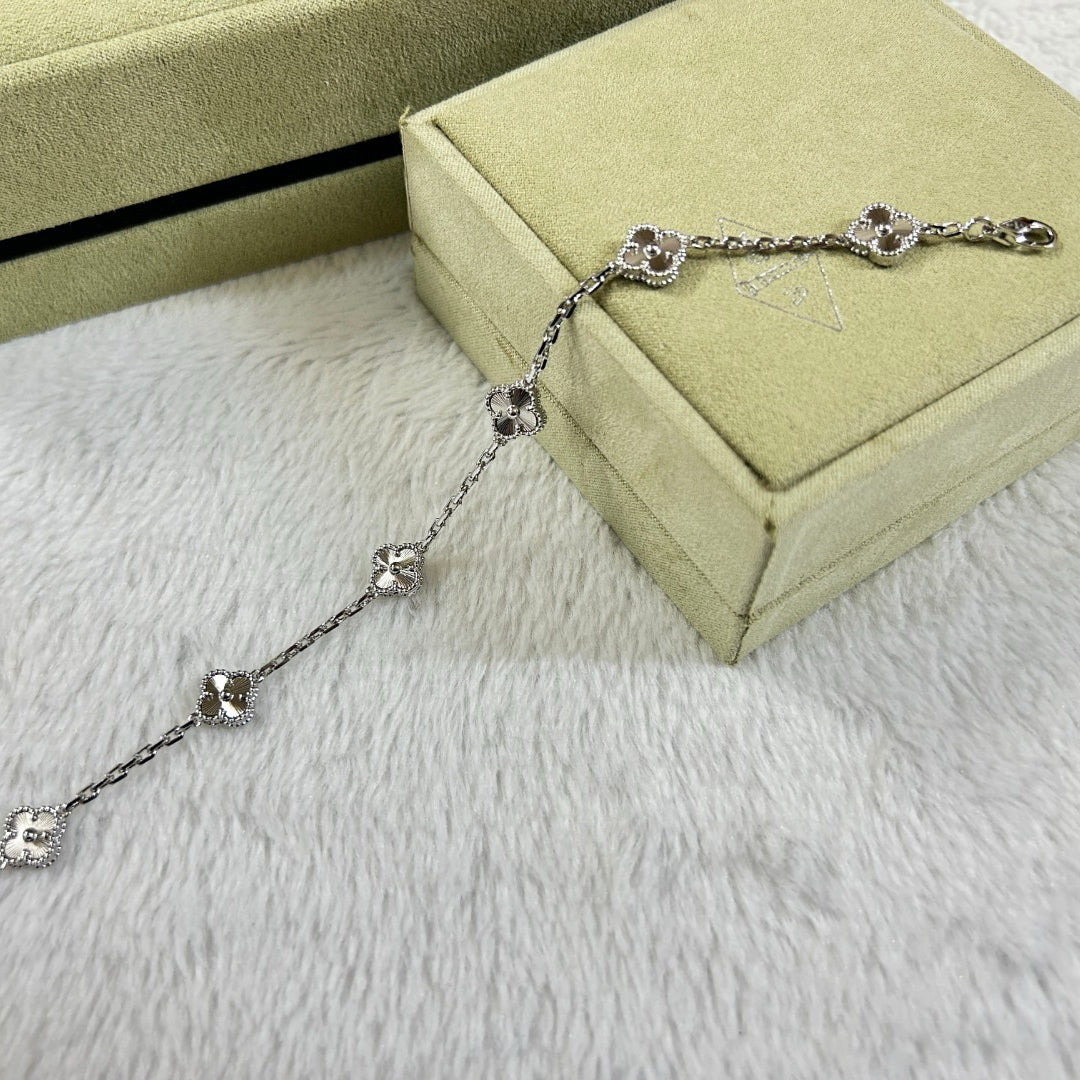 [Glimmer]クローバー 6 モチーフ ダイヤモンド ブレスレット