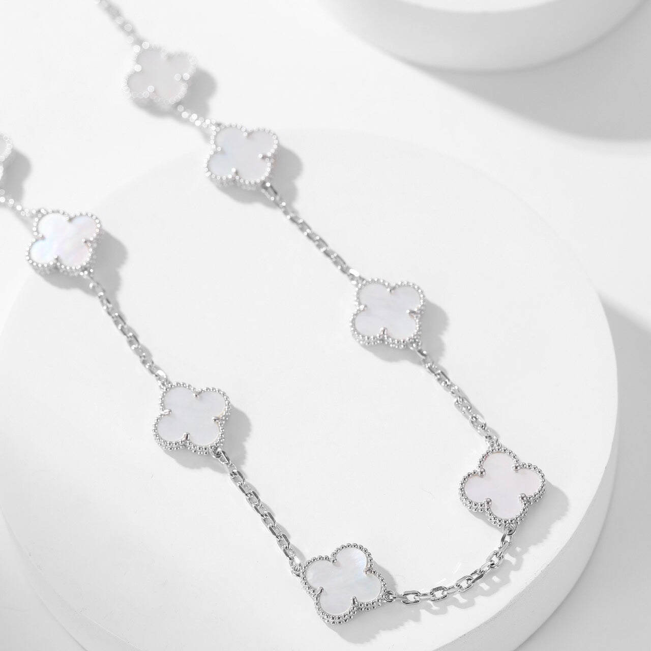 [Glimmer]CLOVER 10 MOTIFS WHITE MOTHER OF PEARL NECKLACE